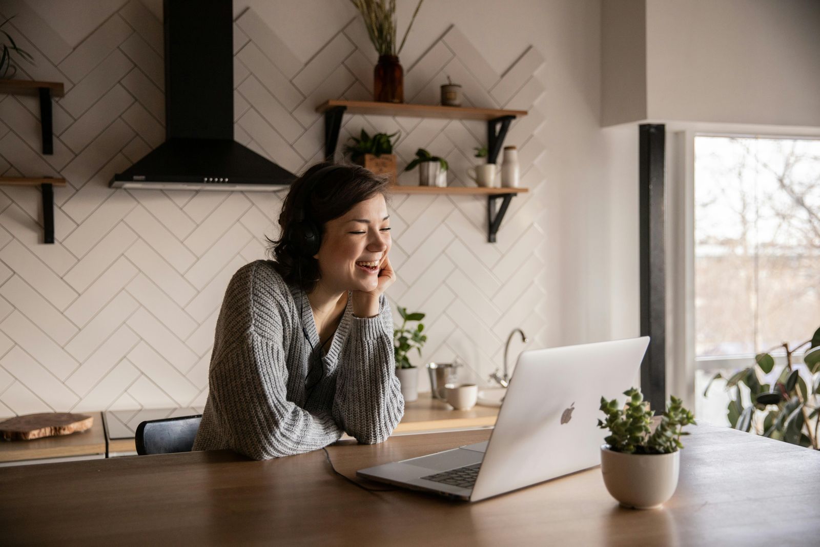Le télétravail dans une cuisine propre